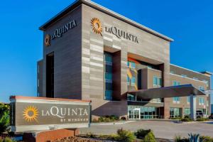 La Quinta Inn & Suites by Wyndham Alamo City, San Antonio