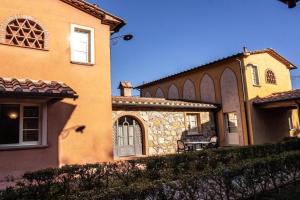 Residence con piscina a Monteverdi Apartments, Monteverdi Marittimo