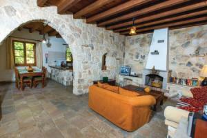 Nice Home in Paphos With 2 Bedrooms, Outdoor Swimming Pool and Swimming Pool, Miliou