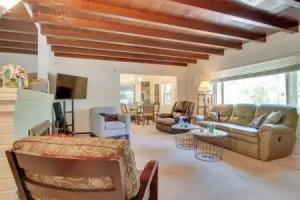 5 Mi to Dtwn: Tuscon Escape w/ Yard & Patio! Tourist base, Tucson
