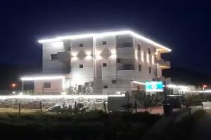 Hotel Apostoli, Permet