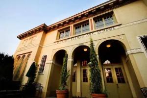 McMenamins Kennedy School, Portland