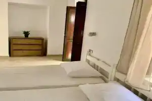 PALS Studios, Lindos