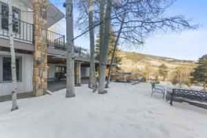 208 Tenderfoot 5 Bedroom Home by RedAwning, Dillon