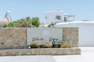 White and Grey, Mykonos City