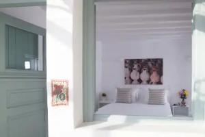 Tagoo Black, Mykonos City