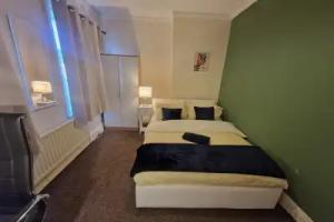 House - Sleeps 4 - Garden - Parking, Newcastle upon Tyne