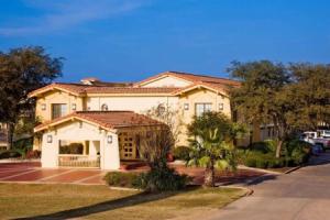 Super 8 by Wyndham Austin South / I-35, Austin