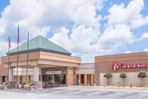 Ramada Macon, Macon