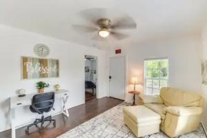 1 Mi to Dtwn! Lovely Home w/ Fire Pit Table Apartments, Waco