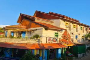 THE FUNKY MONKEY HOSTEL - 18 to 40 only, Haad Rin