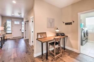 Modern Retreat w/ Fire Pit & EV Charger! Tourist base, Flagstaff