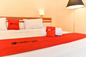 RedDoorz Plus near Mall Bali Galeria 2 (ex. Sylvia Bali Suite Residence), Denpasar