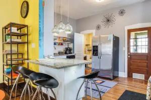 Retro-inspired Indy Home: Walk to Fountain Square! Tourist base, Indianapolis