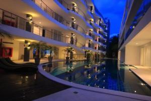 Sunset Plaza Karon by RESAVA Apartments, Kata