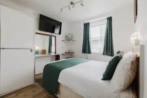Falcon Hotel, London
