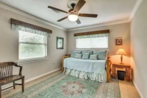 Lovely Bryan Home w/ Deck - 4 Mi to Kyle Field! Apartments, College Station
