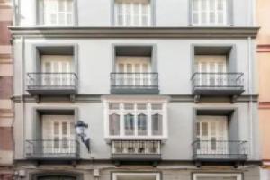 Apartamentos De Lujo El Museo Livingandexperience Club Arte Contemporáneo Y Mobiliario De Colección, Malaga