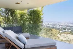 Hollywood Overlook by Avantstay Private Pool + Hot Tub Panoramic Views Tourist base, Los Angeles