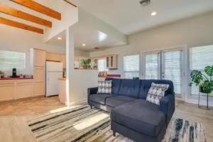 Luxe Pasadena Casita w/ Fireplace & Grill Hotel, Los Angeles