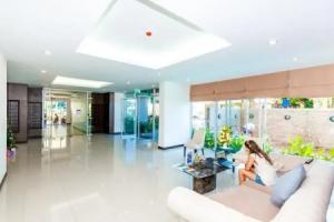 Karon Chic Studio, Karon