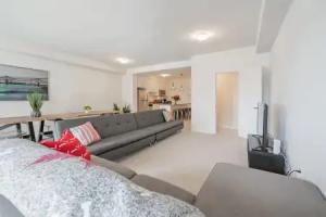 Elegant Brand New Town House, Burlington