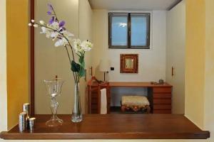 Olive Groves Apartments, Mezzegra