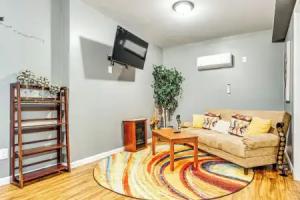 4 Mi to Dtwn: Quiet Apartment w/ Yard, Indianapolis