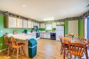 Kitty Hawk Vacation Rental: 1 Mi to Beaches! Apartments, Kitty Hawk