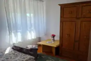 Gyöngyvirág Apartman, Lenti