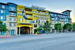 StayLo Luxury 2 Bedroom Apartment, Austin