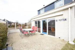 Holiday Home in Near Texel Beaches, De Koog
