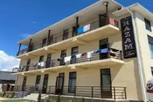 Razamlux Guest House, Bosteri