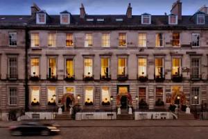 Nira Caledonia, Edinburgh