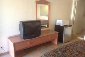 Redwood Motel, Chandler
