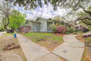 Pet-friendly Garden Studio in Woodland Heights!, Houston
