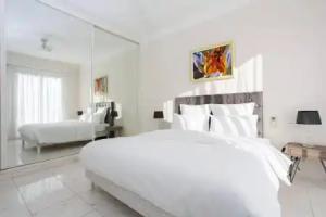 Mariott Area: Sunny 2 Beds /2 Baths Hotel, Cannes