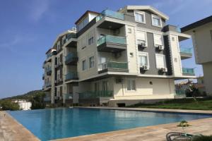 Mina Suit Apart, Demre