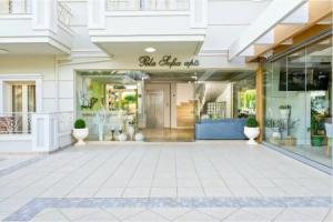 Pela Sofia Apartments, Stalis