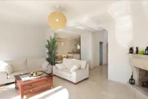 Luxury Villa Located In The Exclusive Area Of Finestra, Benidorm