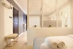 Flat Near Coast With Shared Terrace in Karsiyaka Apartments, Izmir