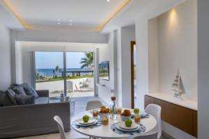 Mackenzie Castella Beachfront Suite Apartments, Larnaka