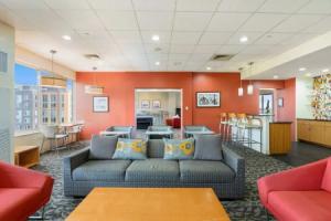 Work + Rest in DC Apartments, Washington