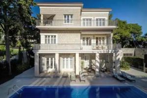 Villa Mestro - 5 Bedroom historical villa - Sea front with sea views - Perfect for families, Split