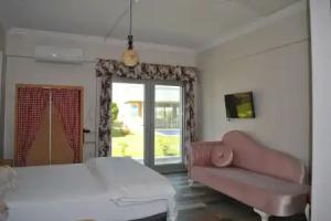 La Vida Otel, Urla