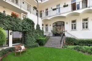Angelis, Prague