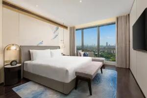 HUALUXE Shanghai Changfeng Park by IHG, Shanghai