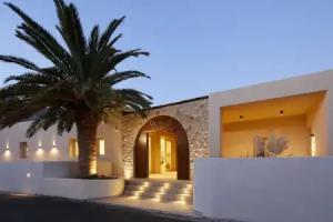 Apricus Suites, Perissa