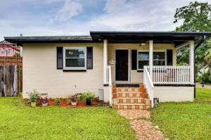 Walkable to FSU Campus: Cozy Retreat w/ Deck!, Tallahassee