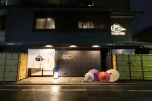 Rinn Gion yasakamae, Kyoto